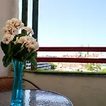 Mmrent Shipyard Room